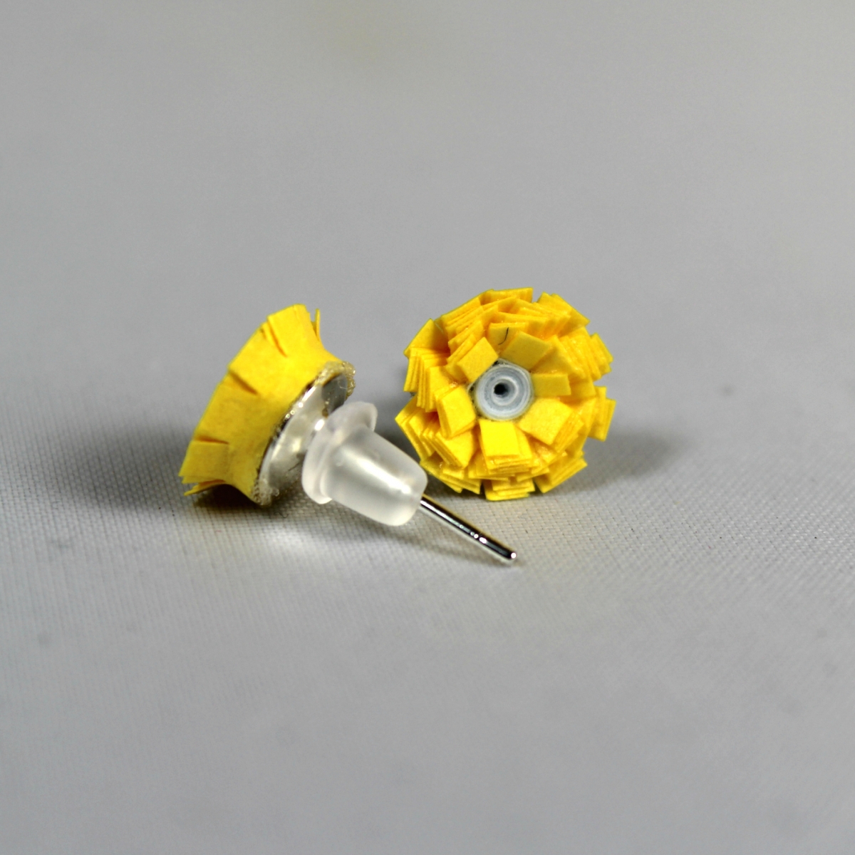 yellow daisy stud earrings